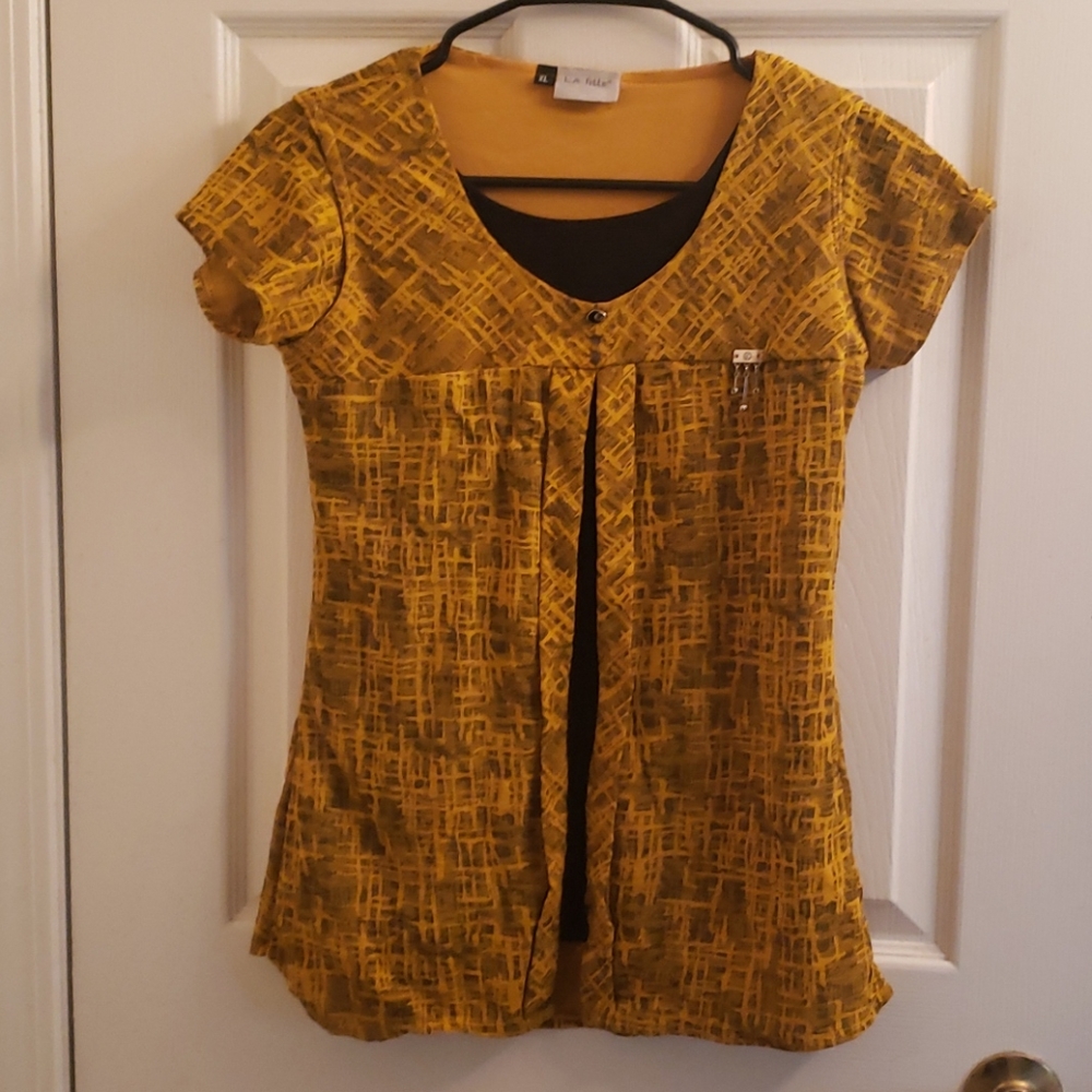 🖤5/$12 La Fille Gold Black Short Sleeve Shirt XL
